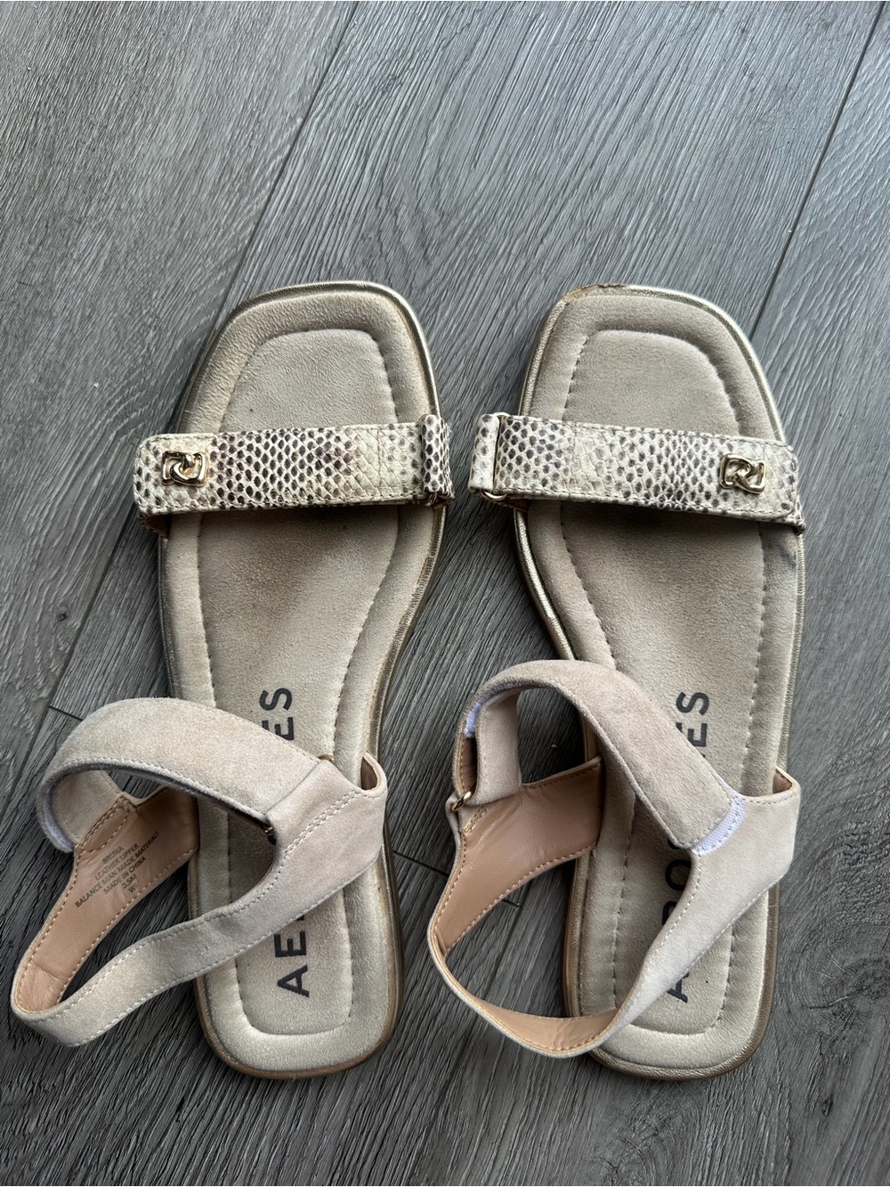 Aerosoles Sandal snake skin and gold size 8.5
